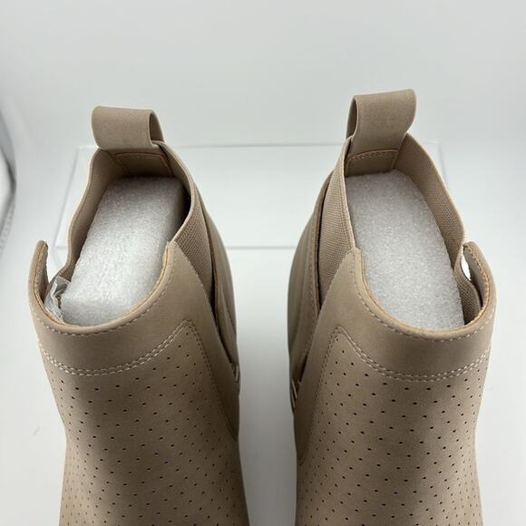 DV by Dolce Vita Boot Sz 8 Bootie Beige Soft Comfy Elastic Ankle Wedge NWOT - Picture 9 of 11